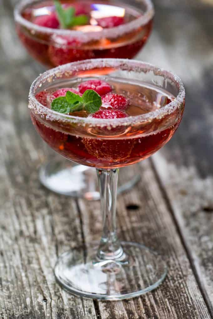 Raspberry Prosecco Cocktail | Sparkling wine spritzer recipe