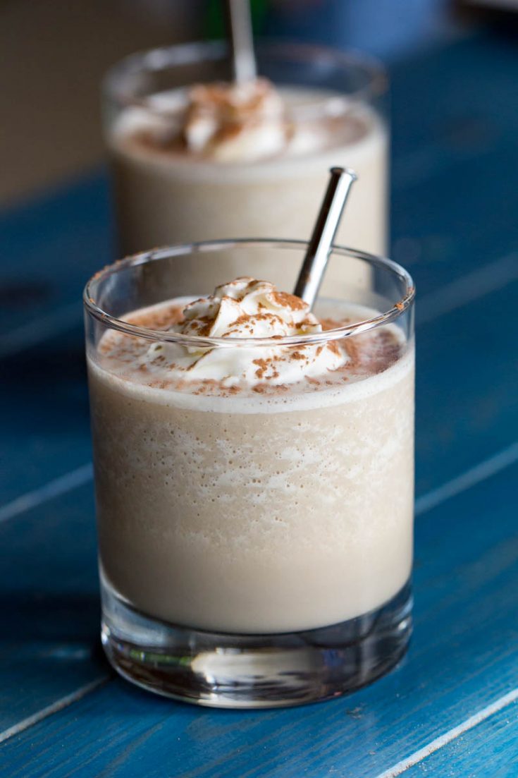 frozen-mudslide-recipe-easy-boozy-milkshake-with-cocoa-powder