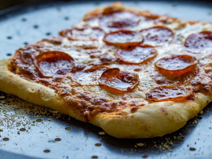 Accessories for making pizza at home: what you can't do without